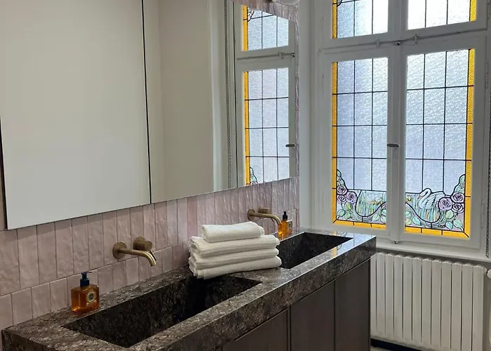 Apparemment De Style 70s Colmar